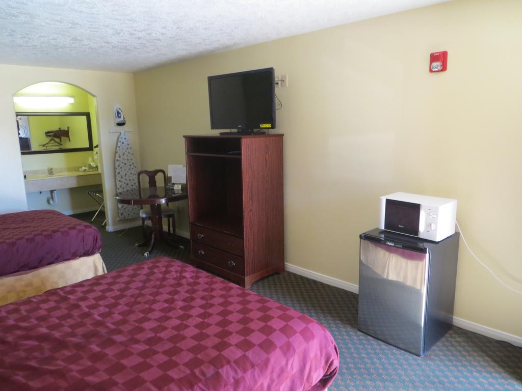 Americas Best Value Inn & Suites Hempstead Exterior foto