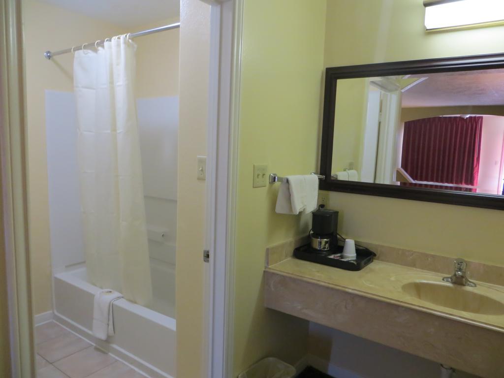 Americas Best Value Inn & Suites Hempstead Cameră foto