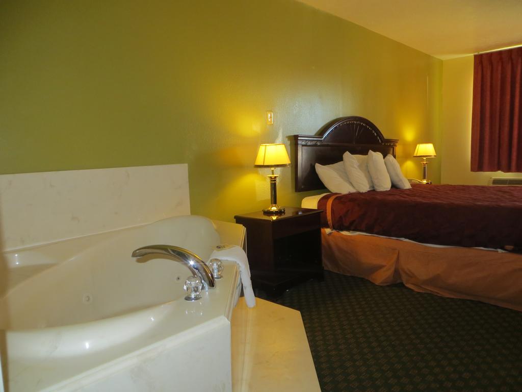 Americas Best Value Inn & Suites Hempstead Cameră foto