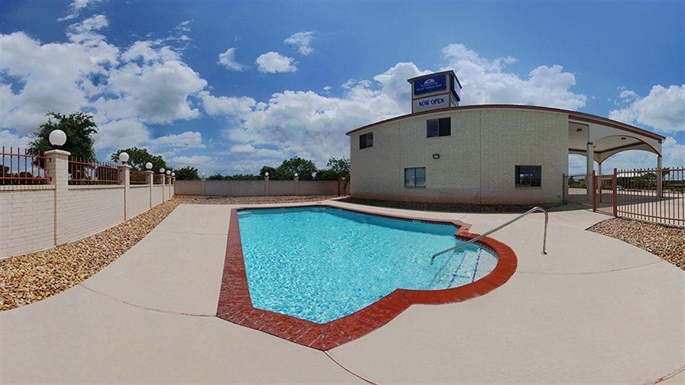 Americas Best Value Inn & Suites Hempstead Exterior foto