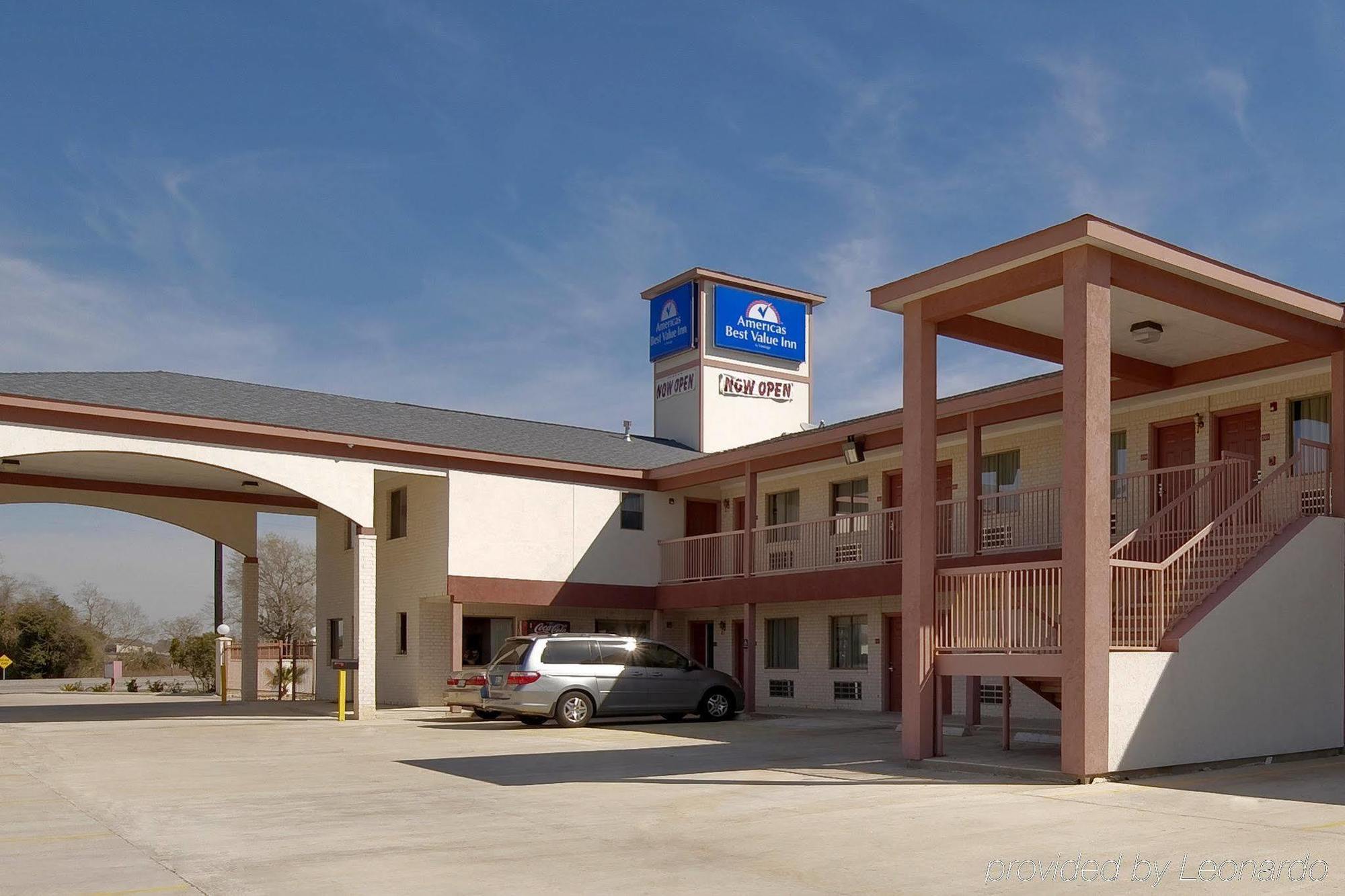 Americas Best Value Inn & Suites Hempstead Exterior foto