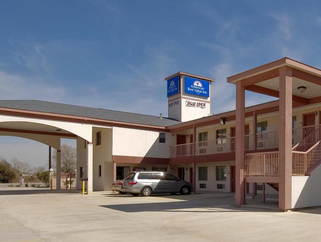 Americas Best Value Inn & Suites Hempstead Exterior foto