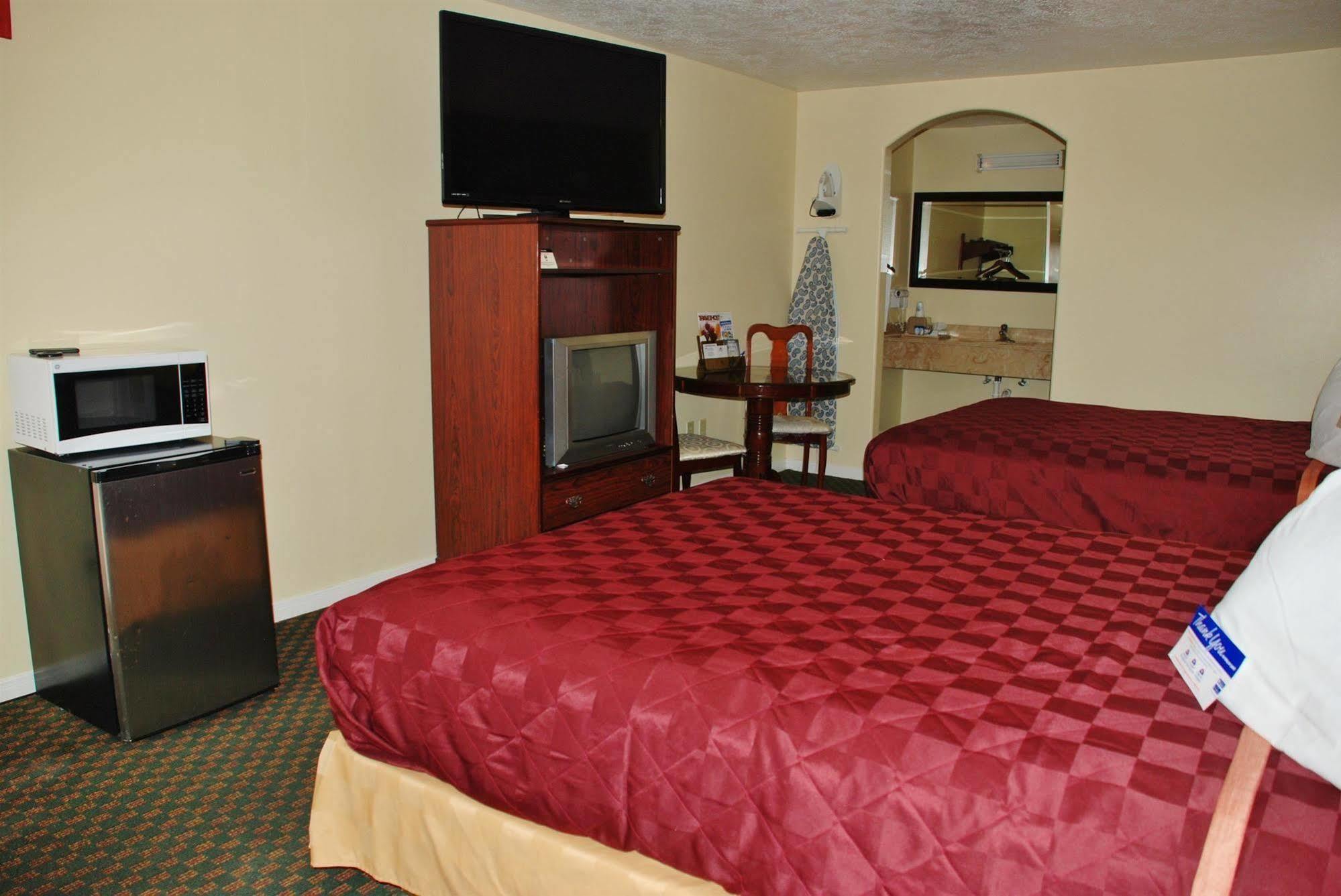 Americas Best Value Inn & Suites Hempstead Exterior foto