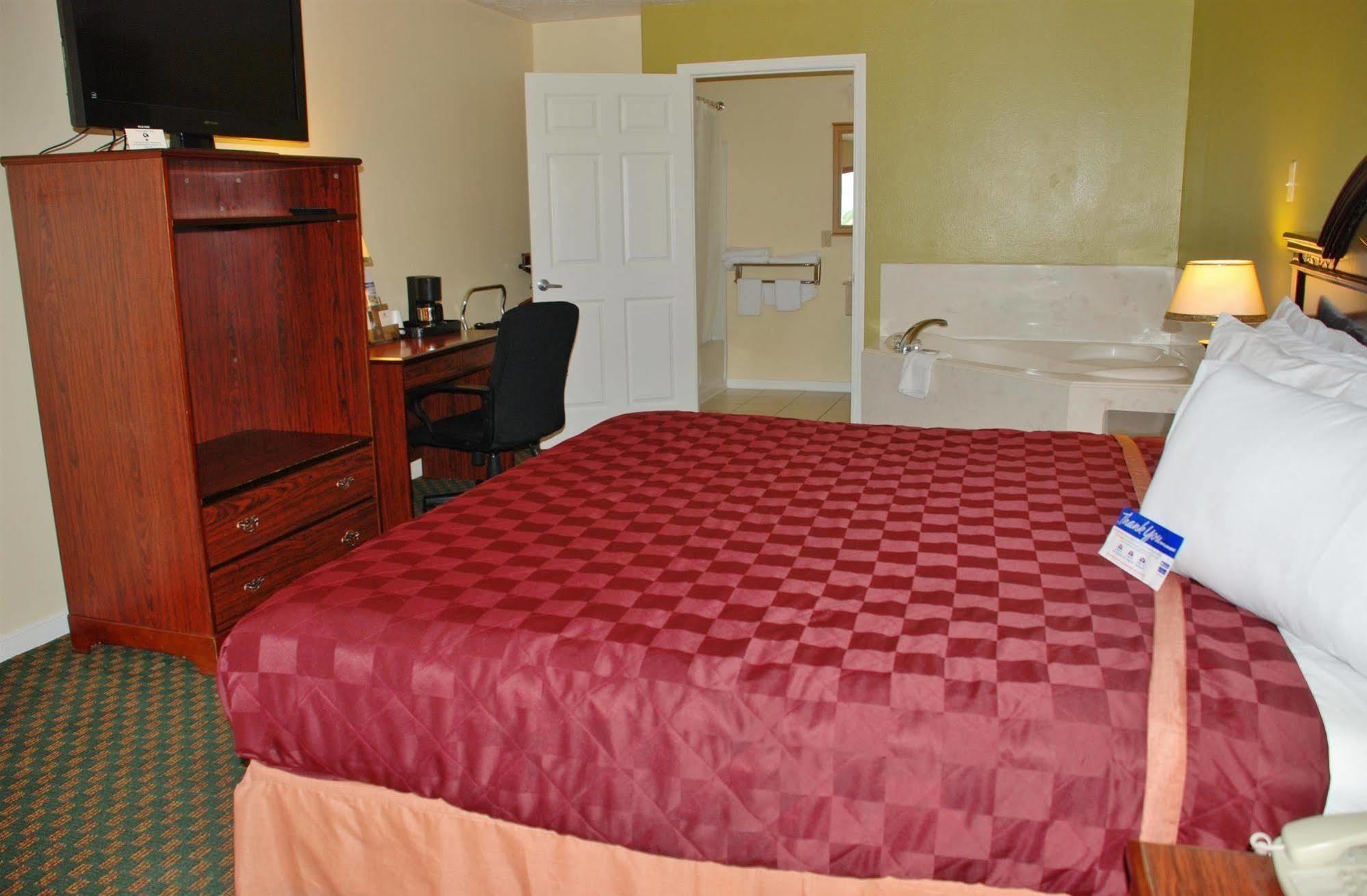 Americas Best Value Inn & Suites Hempstead Exterior foto